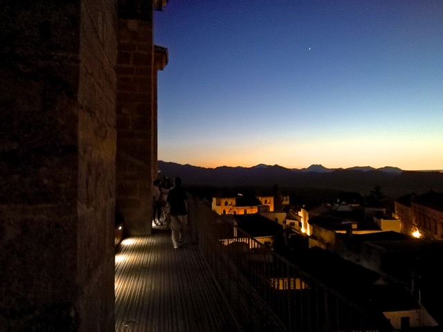 Roof walk, Santa María la Mayor. Photo © Karethe Linaae